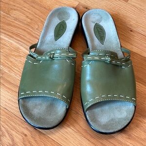 Clarks Women's Avocado Green Slide Sandals 7 1/2